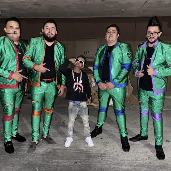 Los Desvelados  X Baby Alien